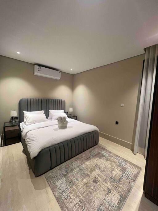 Apartment Modern 3 Bedroom Flat *