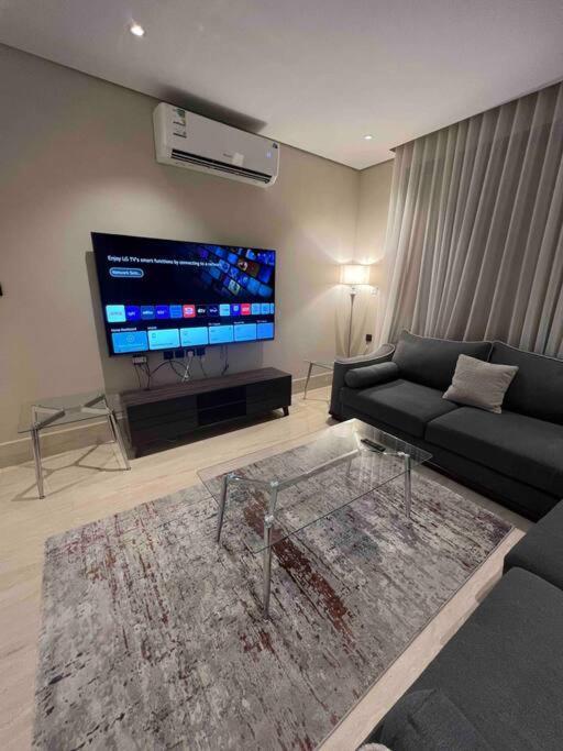 Modern 3 Bedroom Flat Apartment