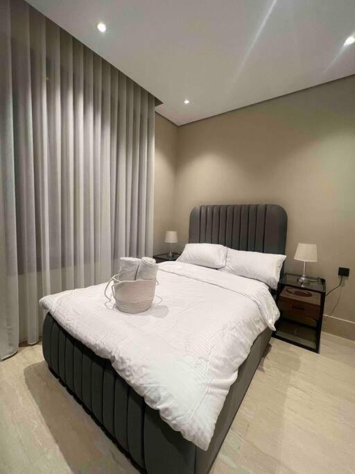 Apartment Modern 3 Bedroom Flat *